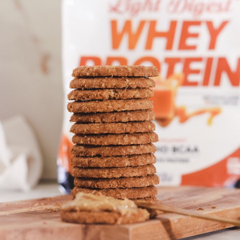 Cookies protéinés aux éclats de cacahuètes