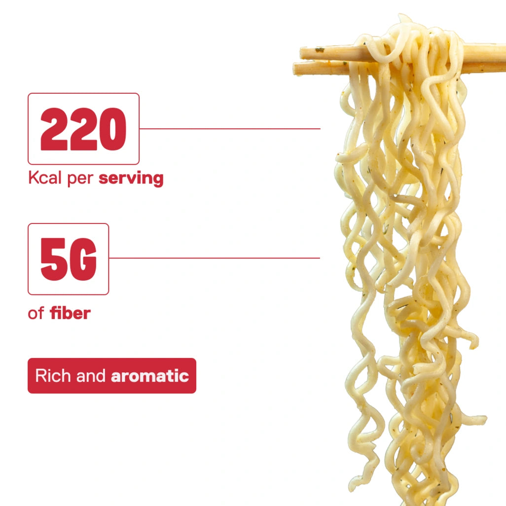 Protein noodles QNT LIIFE Spicy Curry flavor on chopsticks - Asian spicy notes, crunchy and flavorful