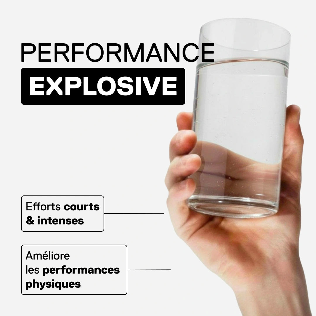 Verre d'eau avec créatine monohydrate QNT Metapure pour une performance explosive