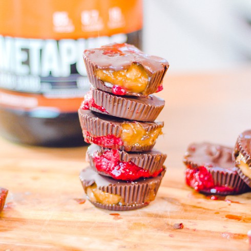 PEANUT BUTTER & JELLY CHOCOLATE CUPS PEANUT BUTTER & JELLY CHOCOLATE CUPS