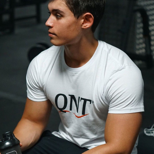 HOW TO DRESS AT THE GYM? HOW TO DRESS AT THE GYM?